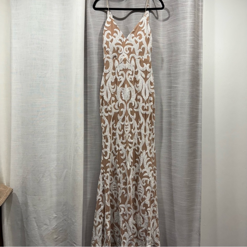 Windsor Elegant Lace Maxi Dress in White and Tan - Size XL